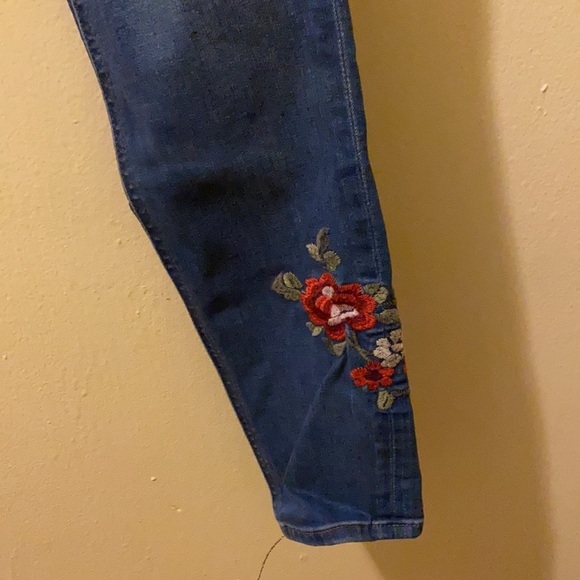 Express Jeans with Embroidered Flowers - Picture 6 of 6